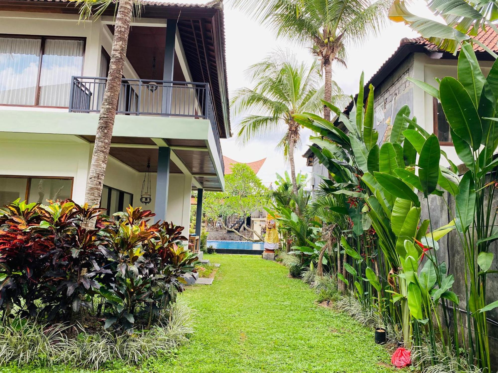 Putri Ayu Cottages Ubud Esterno foto